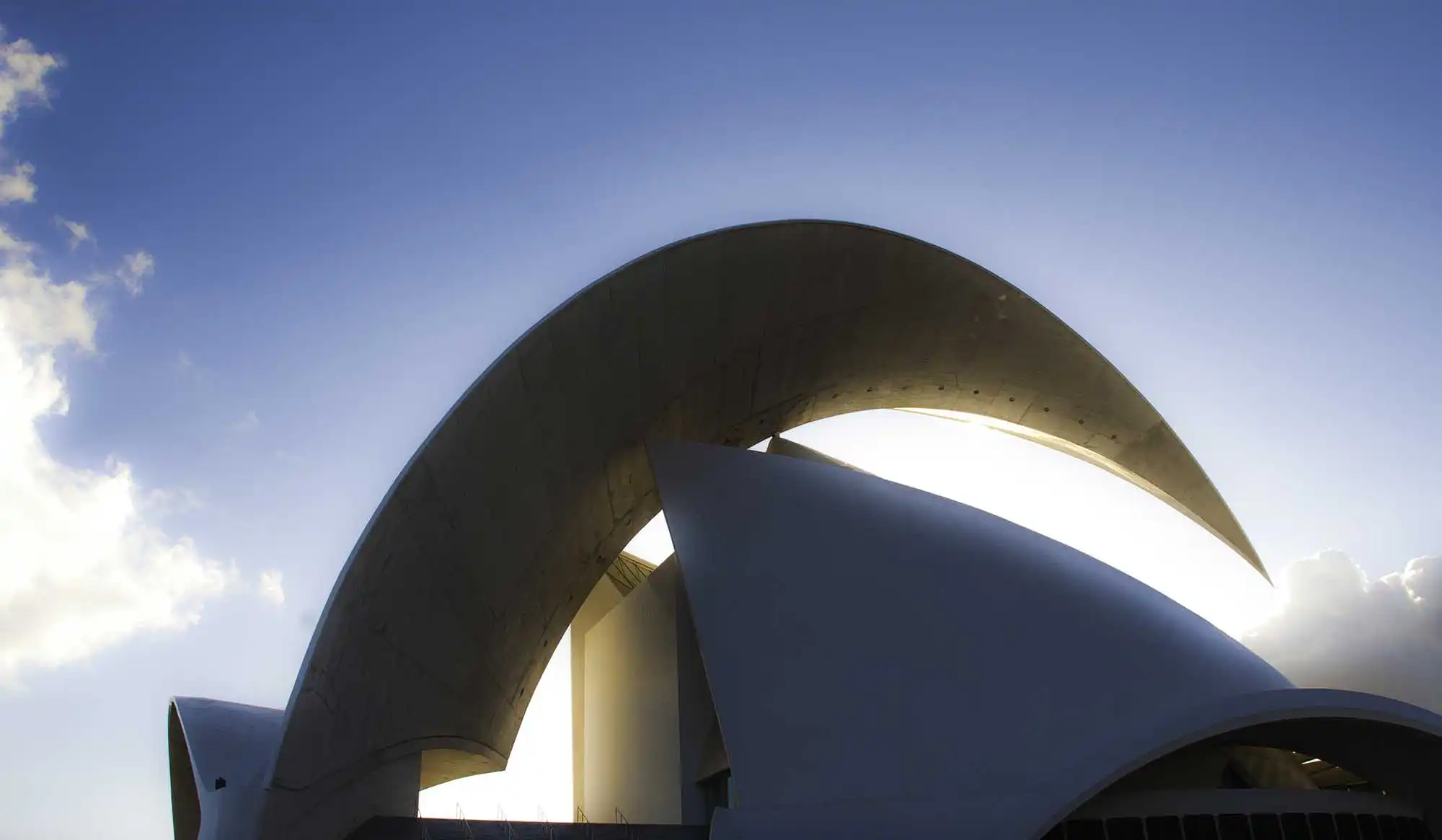 <? echo $img_files[$random];?>